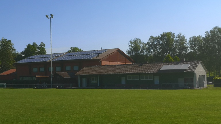 Volksbank: Rasenmäher für das Sportgelände TSV Sabbenhausen
